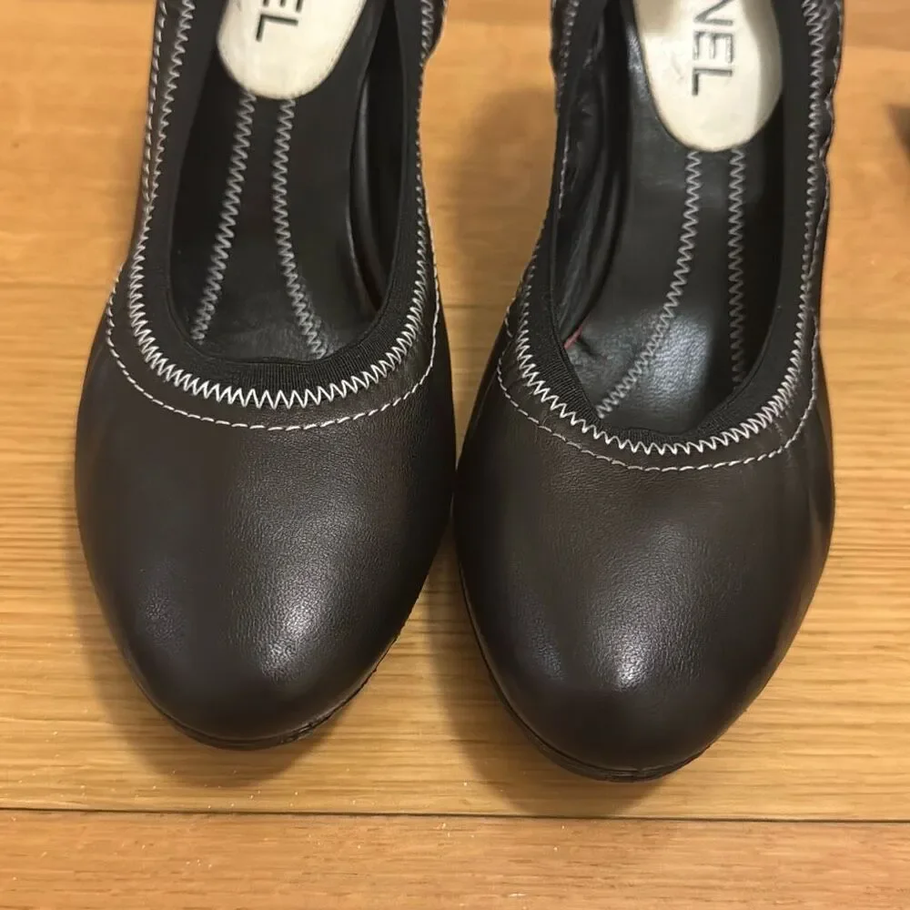 Chanel Vintage Black Leather White CC Logo Elastic Pumps size 39.5